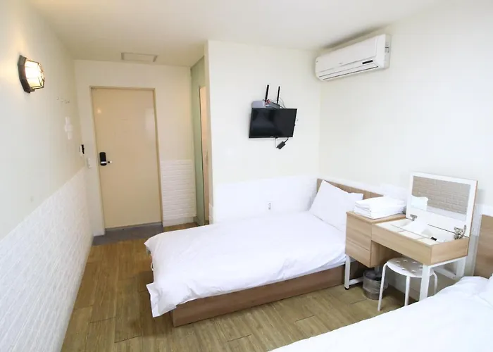 Ivory Hostel *