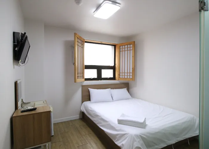 Ivory Hostel *